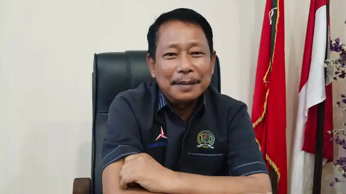 Ketua-DPRD-Mamuju-Syamsuddin-hatta-saat-ditemui-di-ruangannya